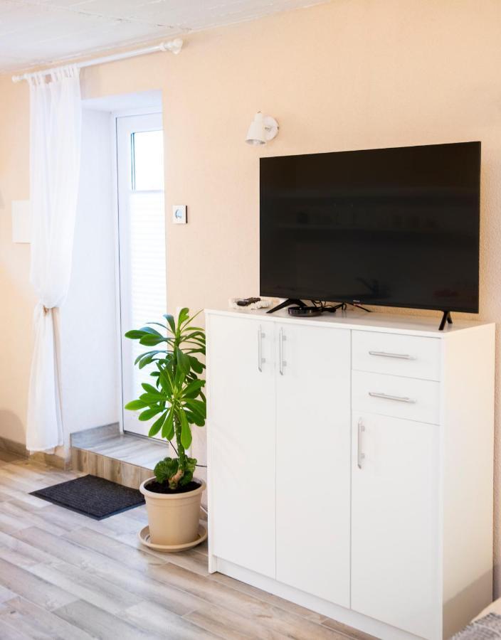 Apartment In Garage With Free Parking كاوناس المظهر الخارجي الصورة