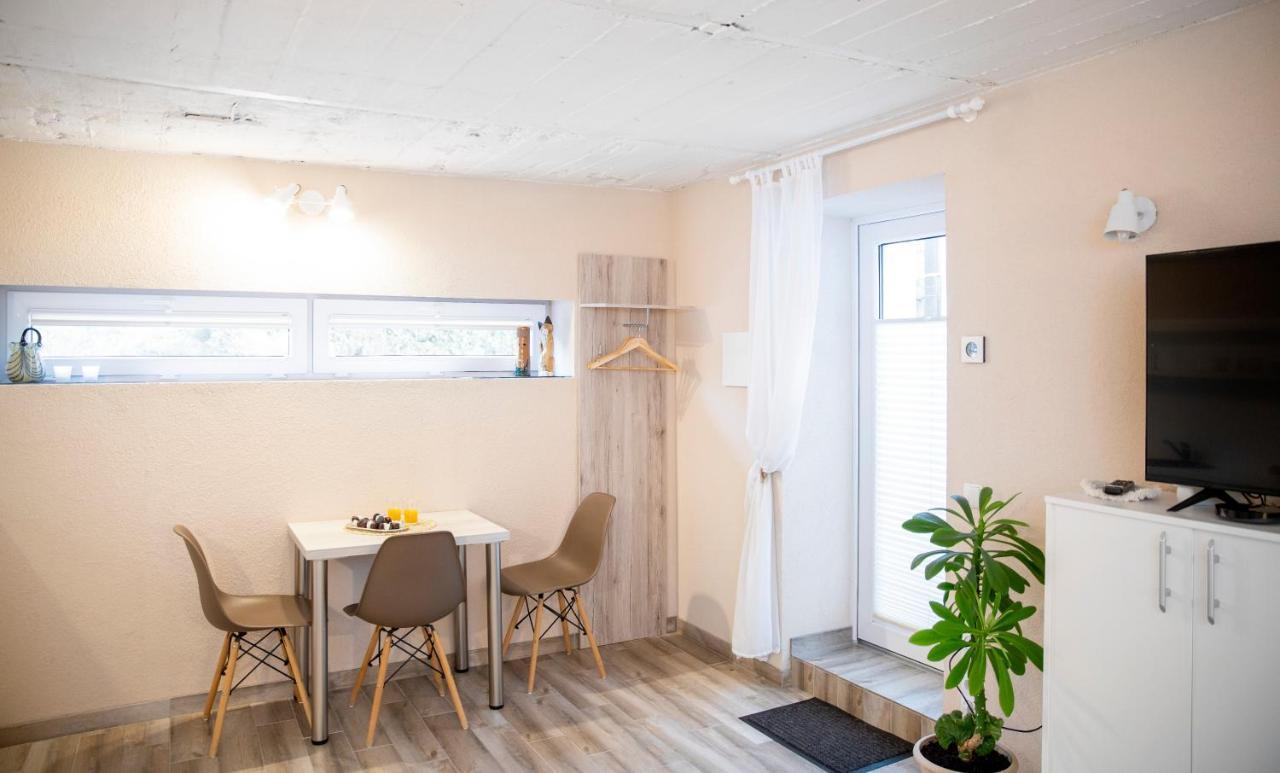 Apartment In Garage With Free Parking كاوناس المظهر الخارجي الصورة