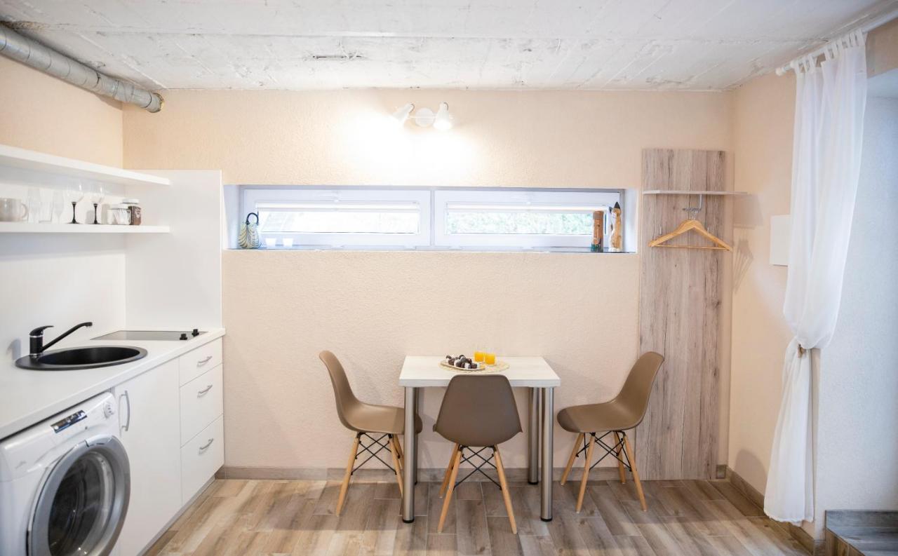 Apartment In Garage With Free Parking كاوناس المظهر الخارجي الصورة